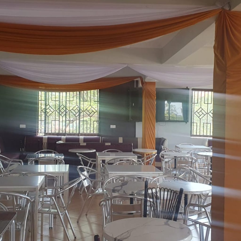 Bar Area in Lila