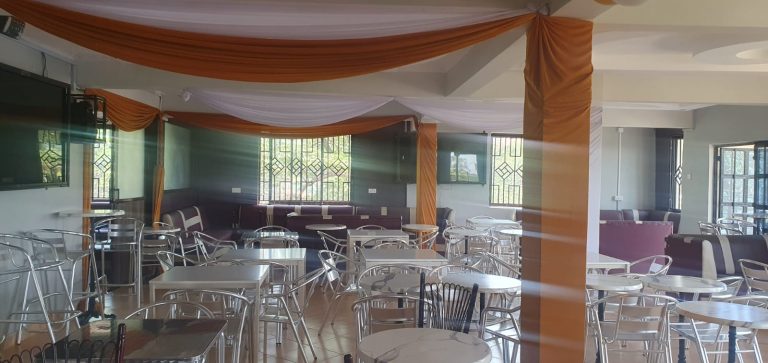 Bar Area in Lila